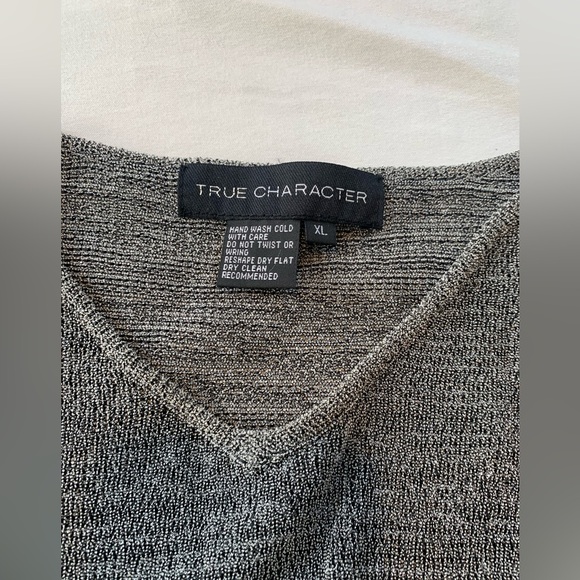 Shimmer silver sweater - Picture 2 of 11